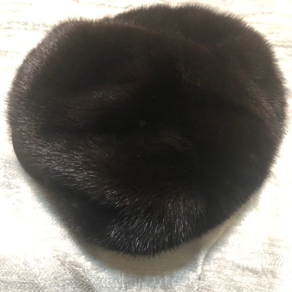 Fur and leather cap - Picture 5 of 5